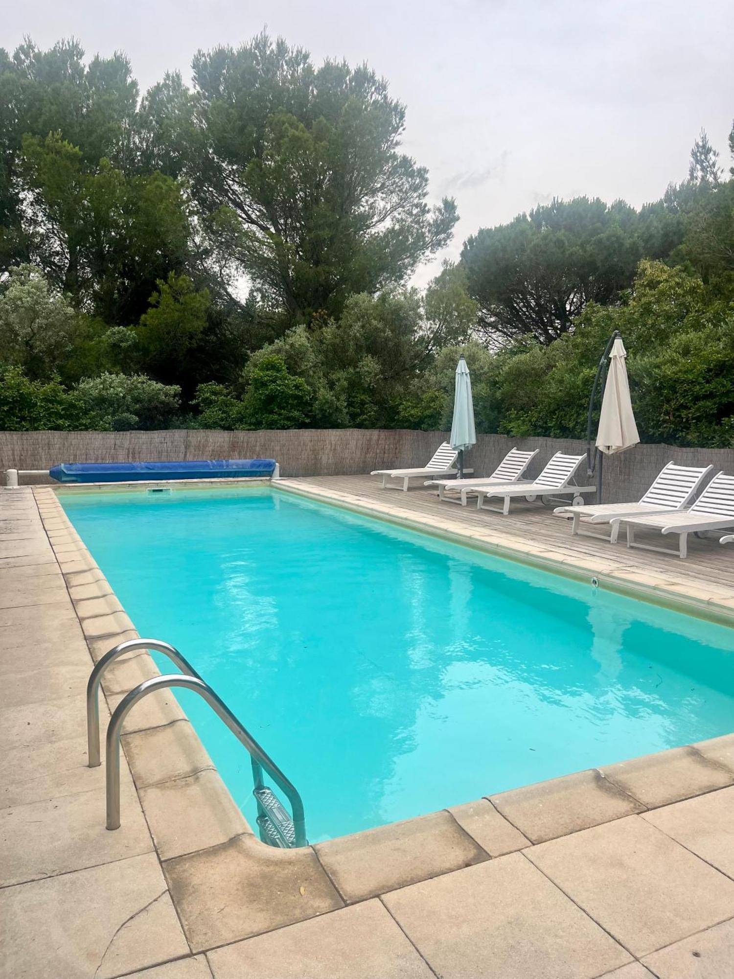 Les Calades - Piscine, Parc, Parking Arles Exterior foto